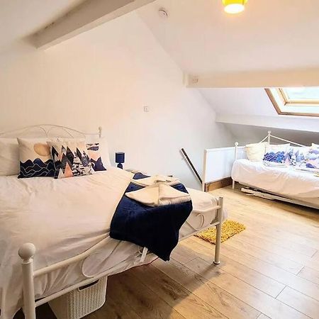 2 Bedroom Victorian Canal Side Terrace House. Hebden Bridge Esterno foto