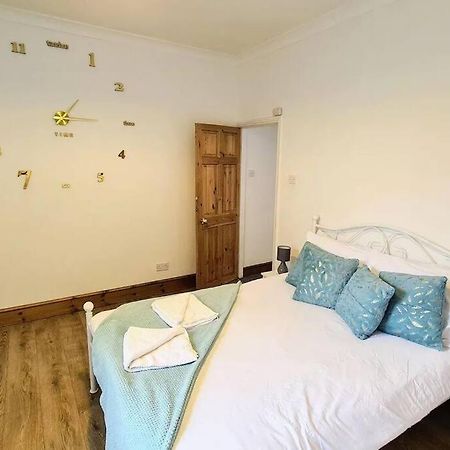 2 Bedroom Victorian Canal Side Terrace House. Hebden Bridge Esterno foto