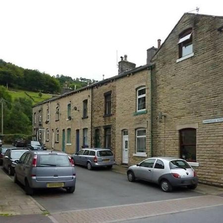 2 Bedroom Victorian Canal Side Terrace House. Hebden Bridge Esterno foto