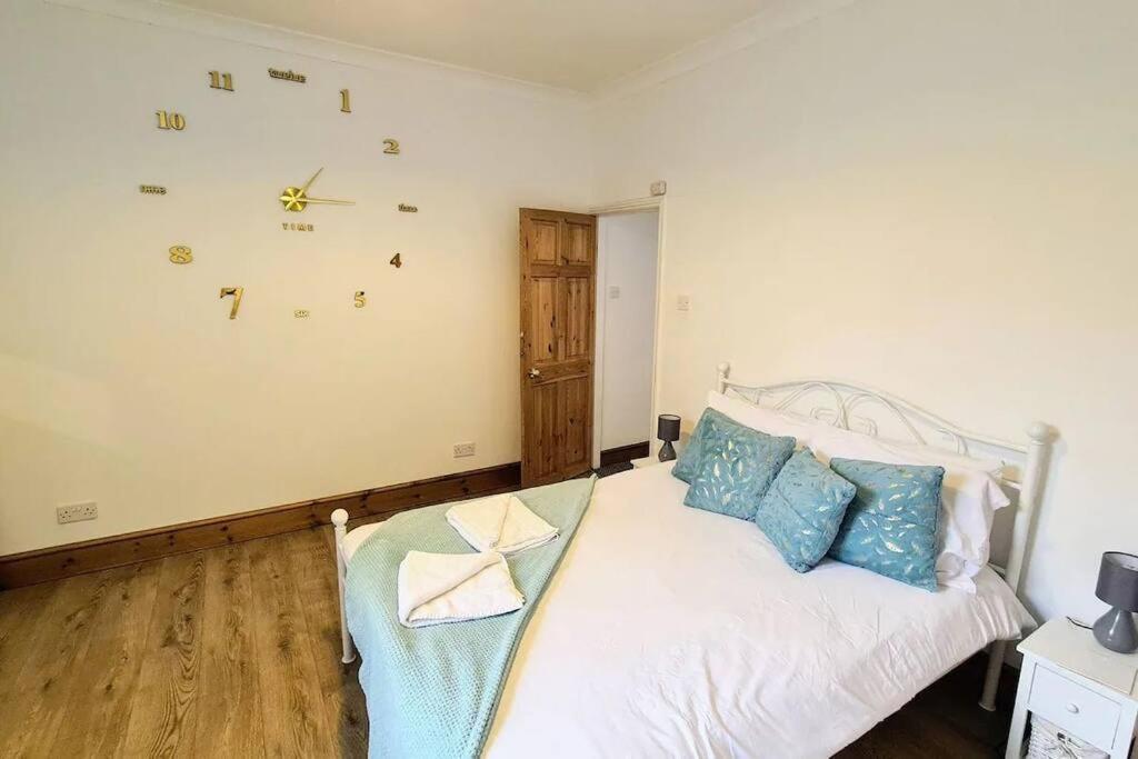 2 Bedroom Victorian Canal Side Terrace House. Hebden Bridge Esterno foto