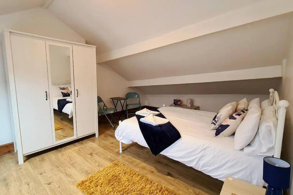 2 Bedroom Victorian Canal Side Terrace House. Hebden Bridge Esterno foto